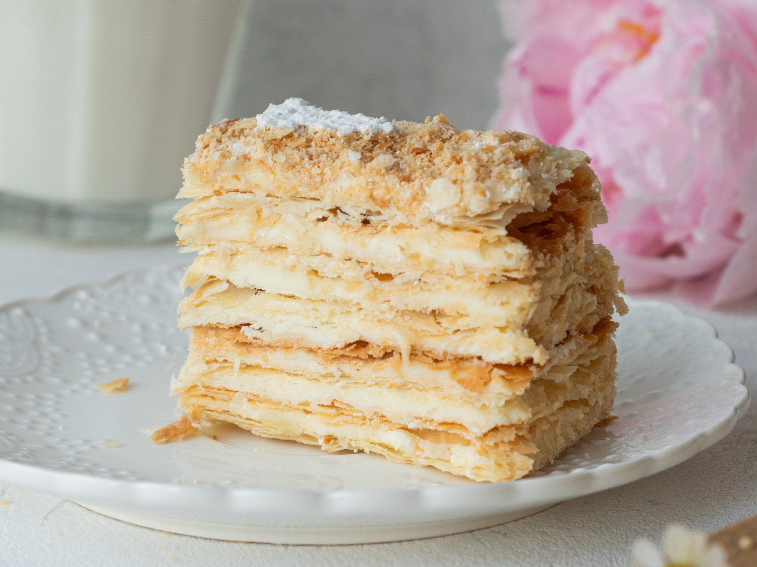 Наполеон из слоёного теста