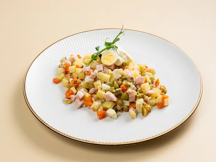 Салат Оливье с маринованными огурчиками