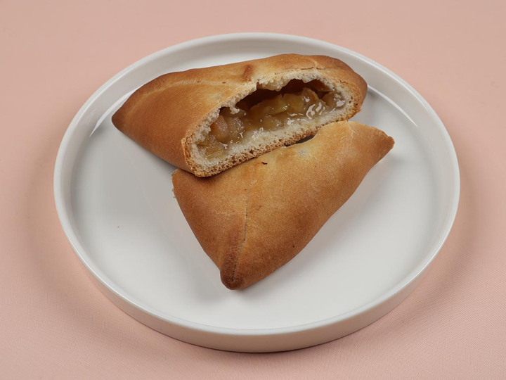 Пирожок постный с яблоком