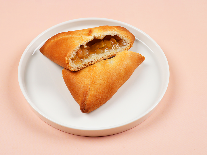 Пирожок постный с яблоком