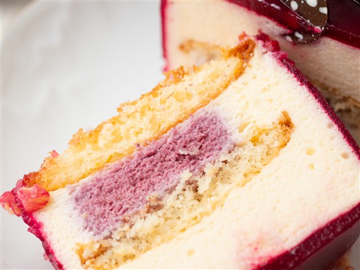 Пирожное «Божанси» лесная ягода