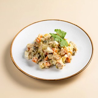 Кремлёвский салат с подкопчённой куриной грудкой 