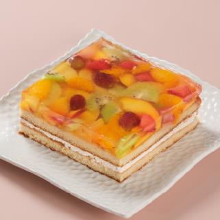 Торт бисквитный Йогуртовый Фруктовое ассорти за 2 кг