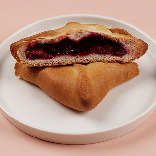 Пирожок постный с вишней за 6 шт