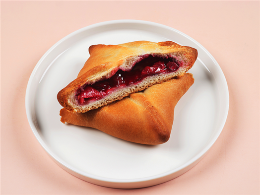 Пирожок постный с вишней