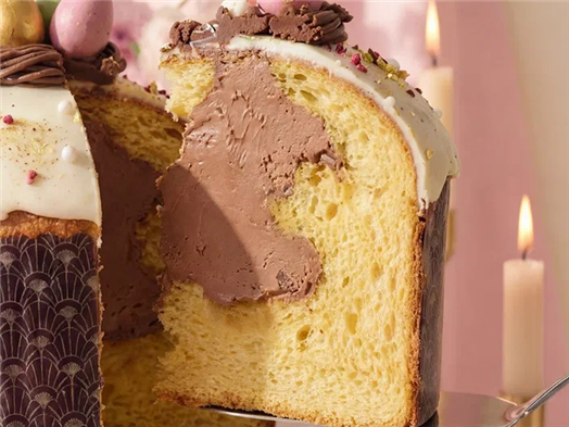 Кулич сдобный с шоколадно-ореховой начинкой